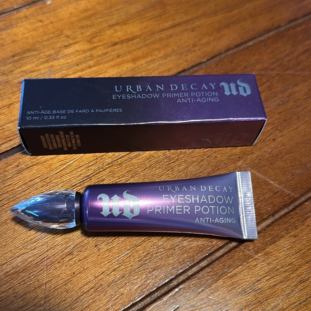 Urban Decay anti-aging eyeshadow primer